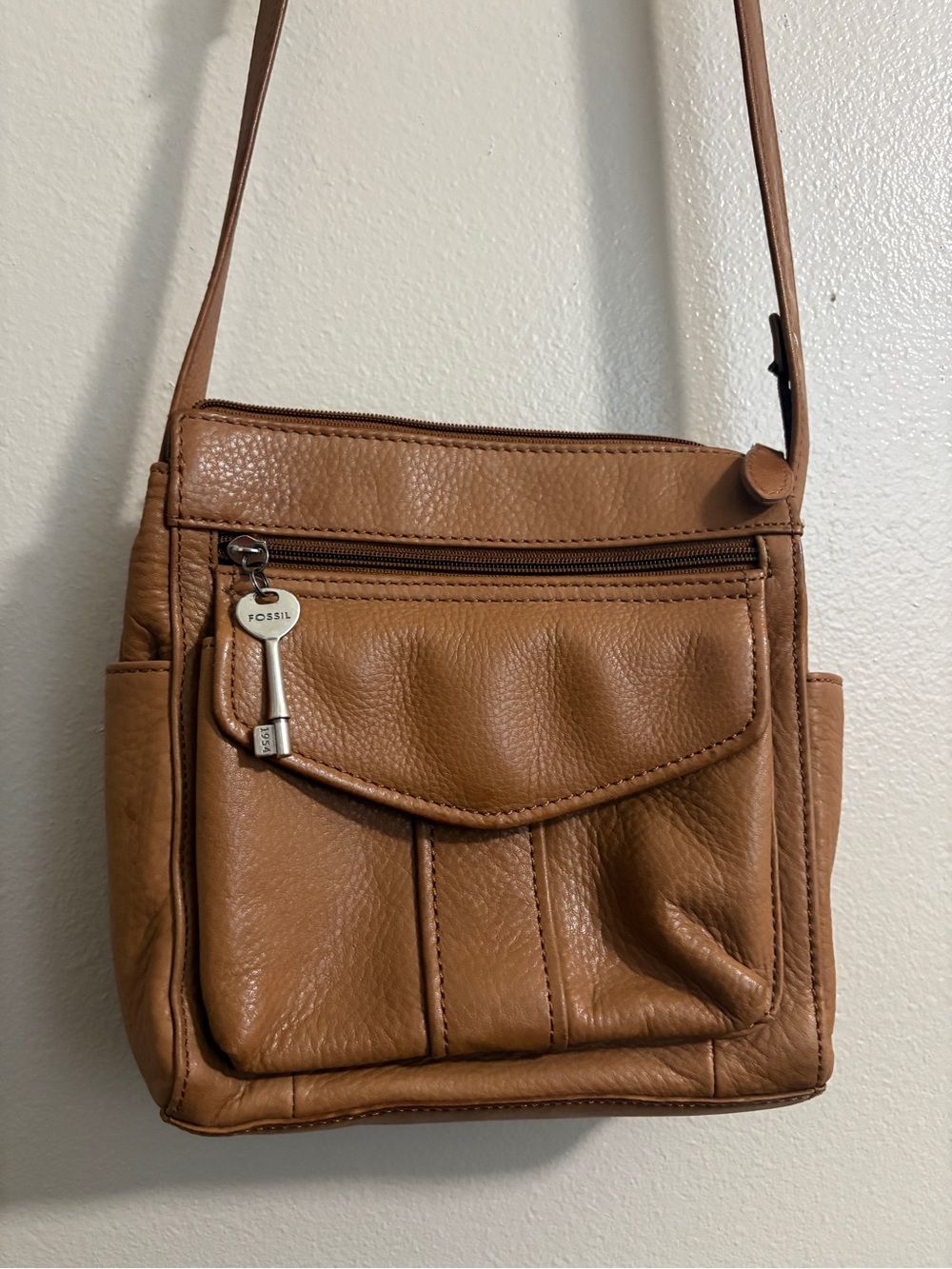 Vintage Leather Fossil Crossbody Medium Size Multiple Zipper Compartments Purse
